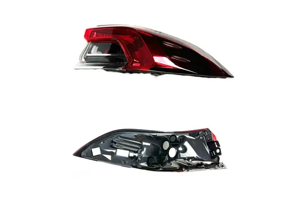 Stop Lambası Dış Sağ Toyota Corolla 19>24 Ledsız -  8155102D10 81551-02D10