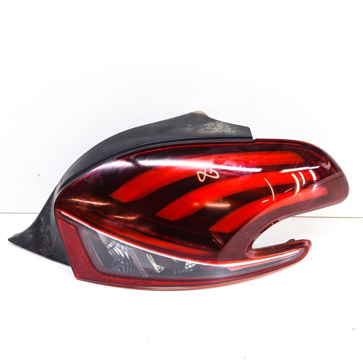 DPO-550-1973R-UE Stop Lambası Sağ Peugeot 208 15-Ledli - 9825601180