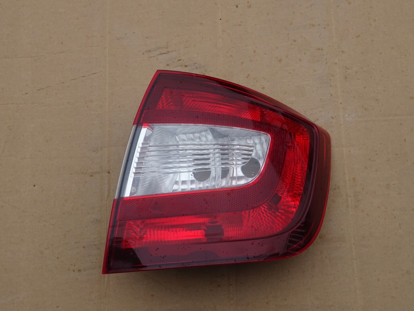 Stop Lambası Karartmalı Sol Rapıd 13> - 5JH945112A 5JH945096A