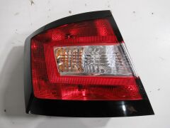 Arka Stop Lambası Sol Duy Taplası Ile Bırlıkte Fabıa 15>23 - 6V6945111/6V6945257